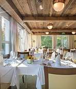 Gedeckte Tische im Restaurant