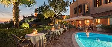 Mann auf einer Vespa